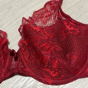 Chantelle lace bra red 32D